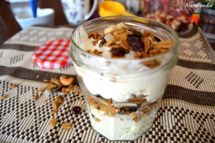 Namfoodie granola parfait