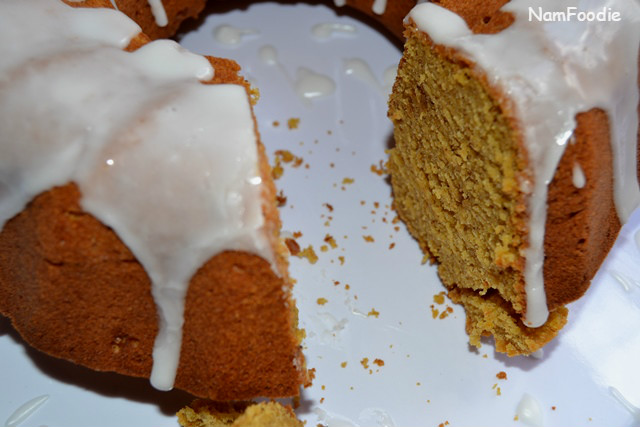 pumpkin bundt cake cut