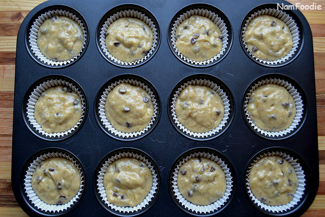 Banana chocolate chip muffins pan